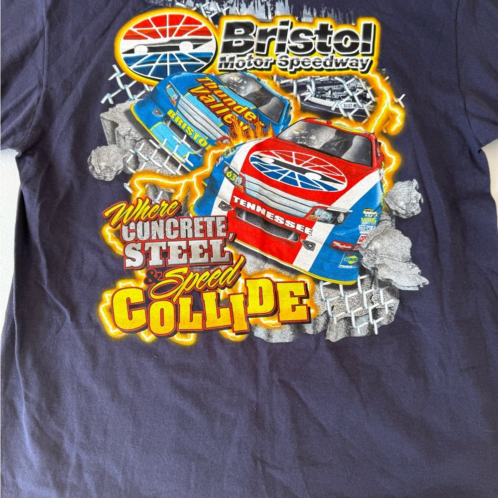 Vintage Nascar Anvil 90's " Theres Racing Then Theres Bristol" Size XL Double